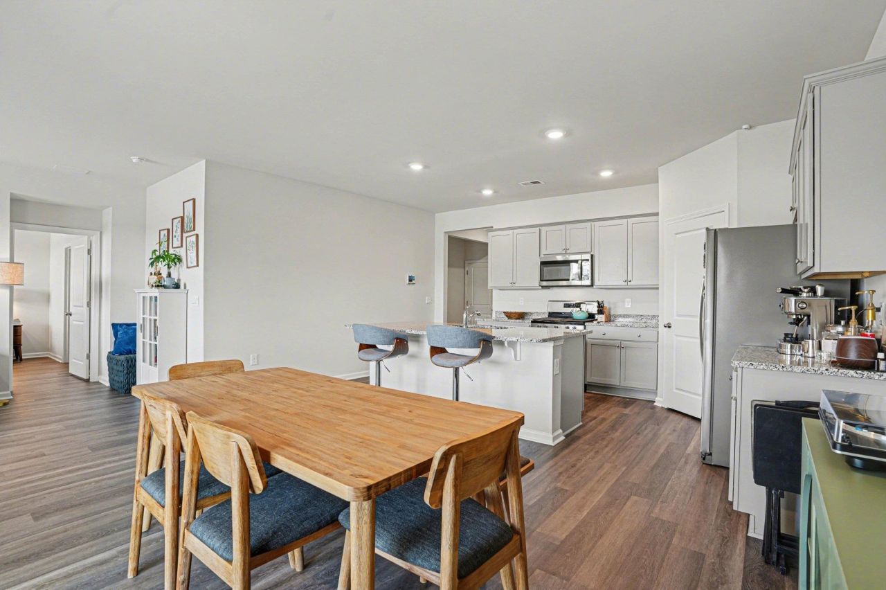 3100 Fair Ridge Way  Photo 8