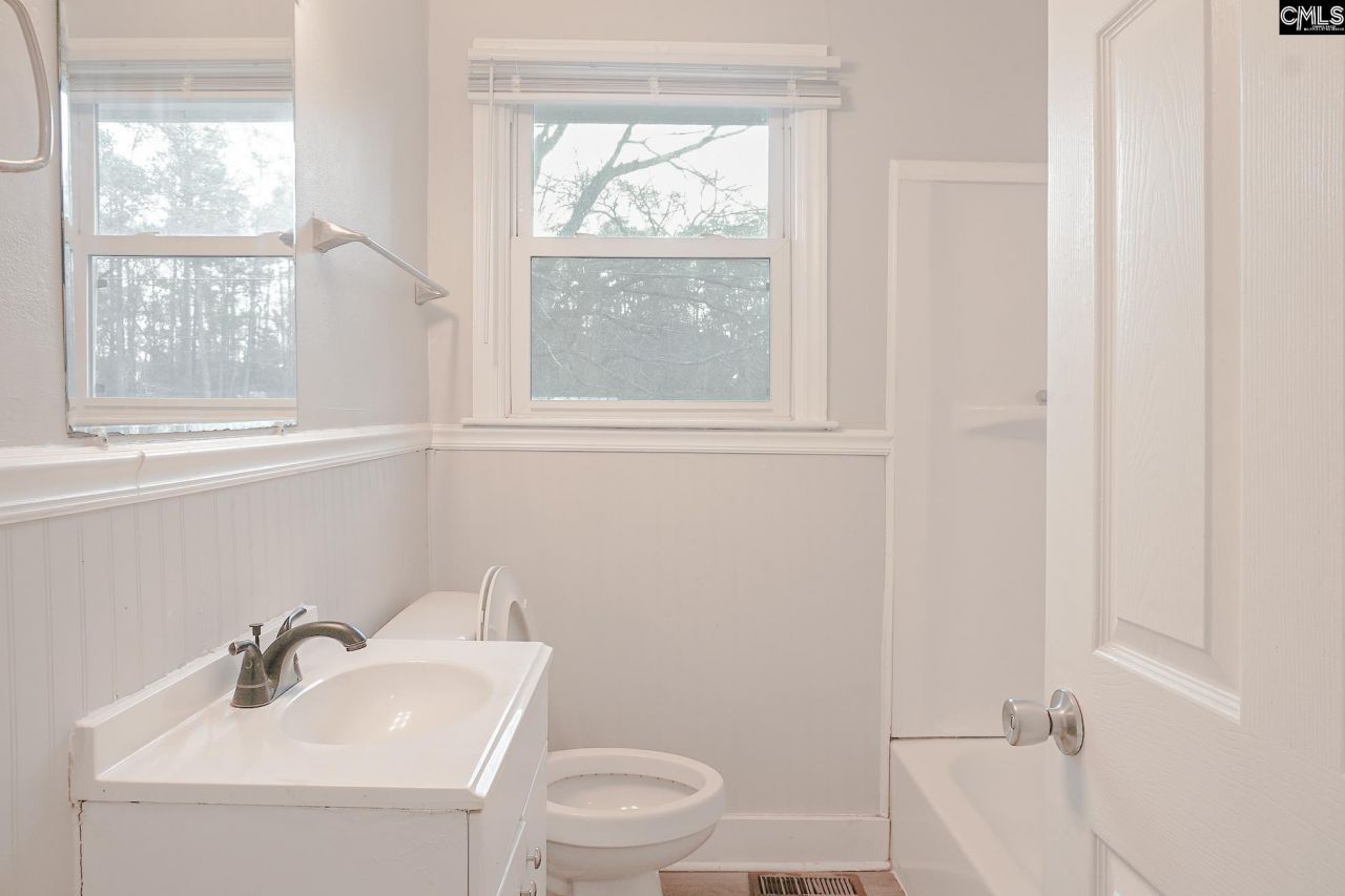 3057 Truman Street Photo 8