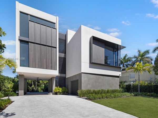 621 W 44th St , Miami Beach, FL 33140