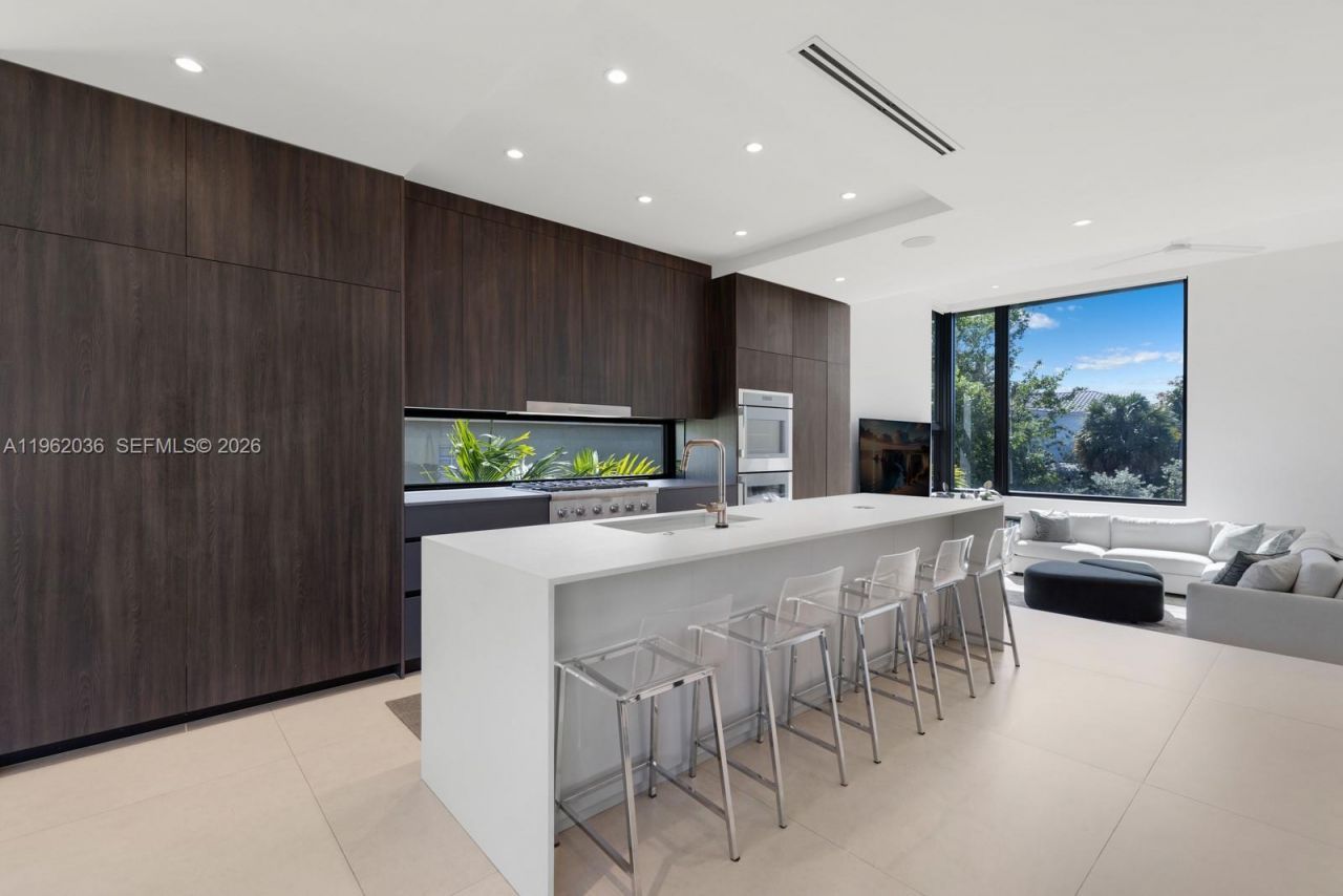 621 W 44th St , Miami Beach, FL 33140 Photo