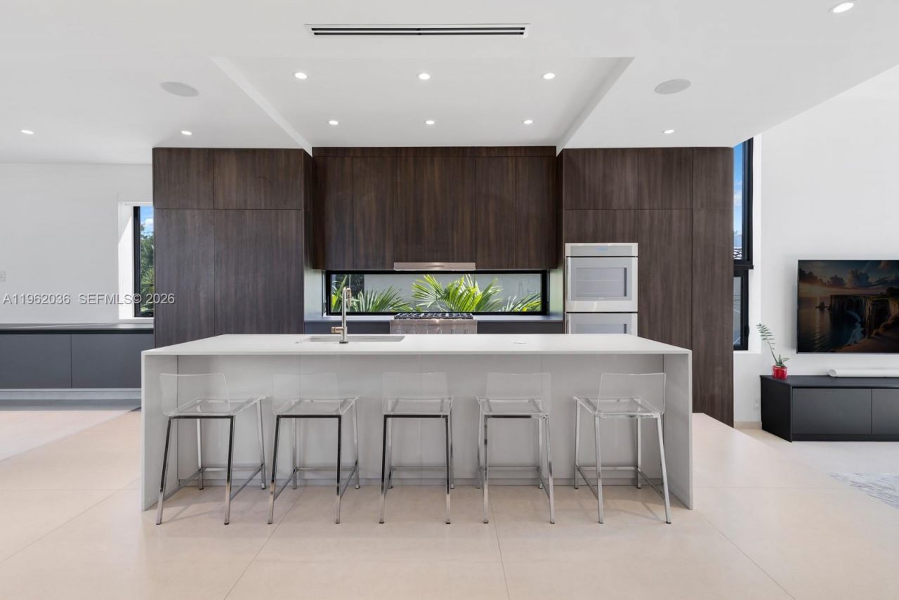 621 W 44th St , Miami Beach, FL 33140 Photo