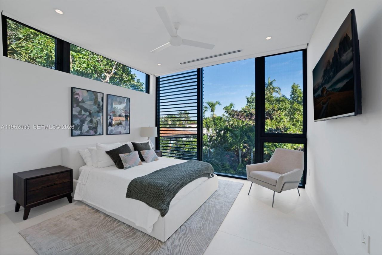 621 W 44th St , Miami Beach, FL 33140 Photo