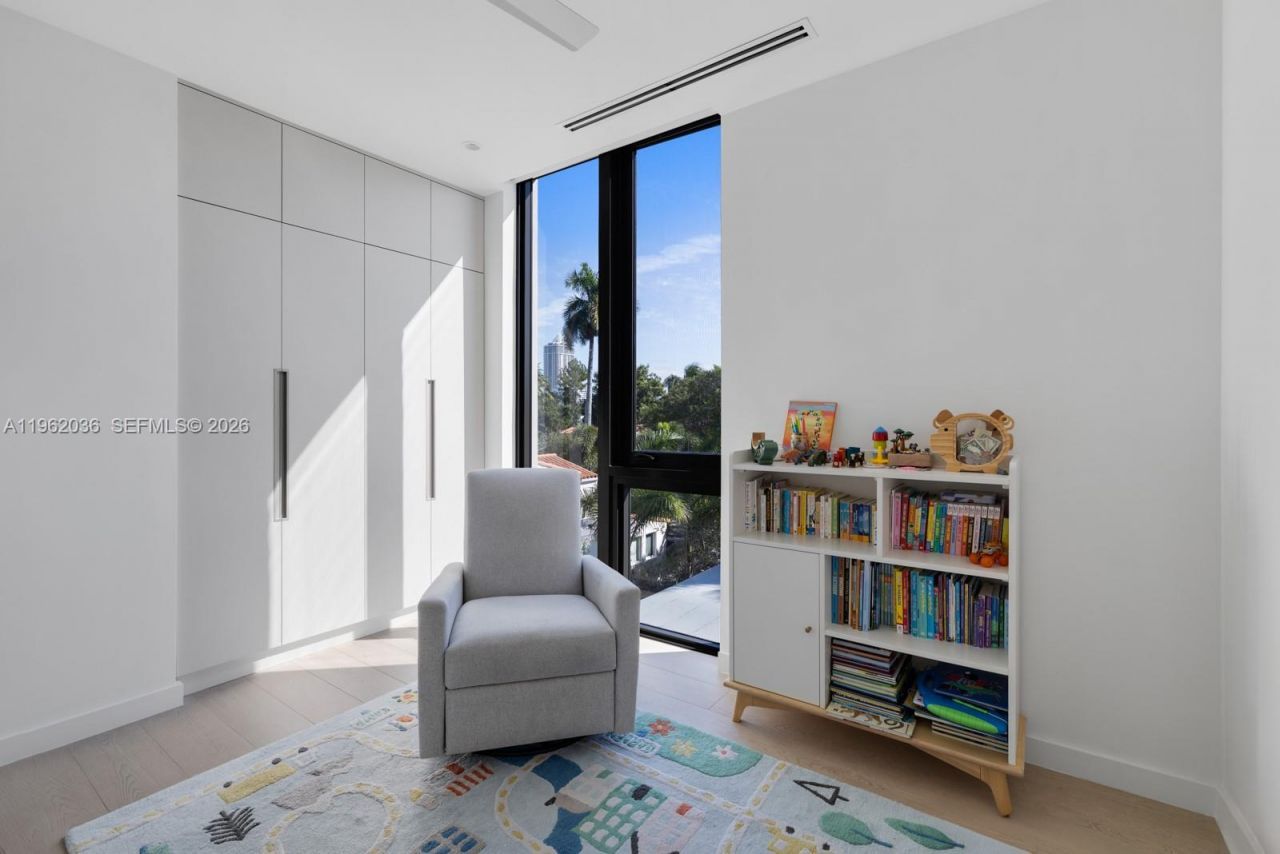 621 W 44th St , Miami Beach, FL 33140 Photo