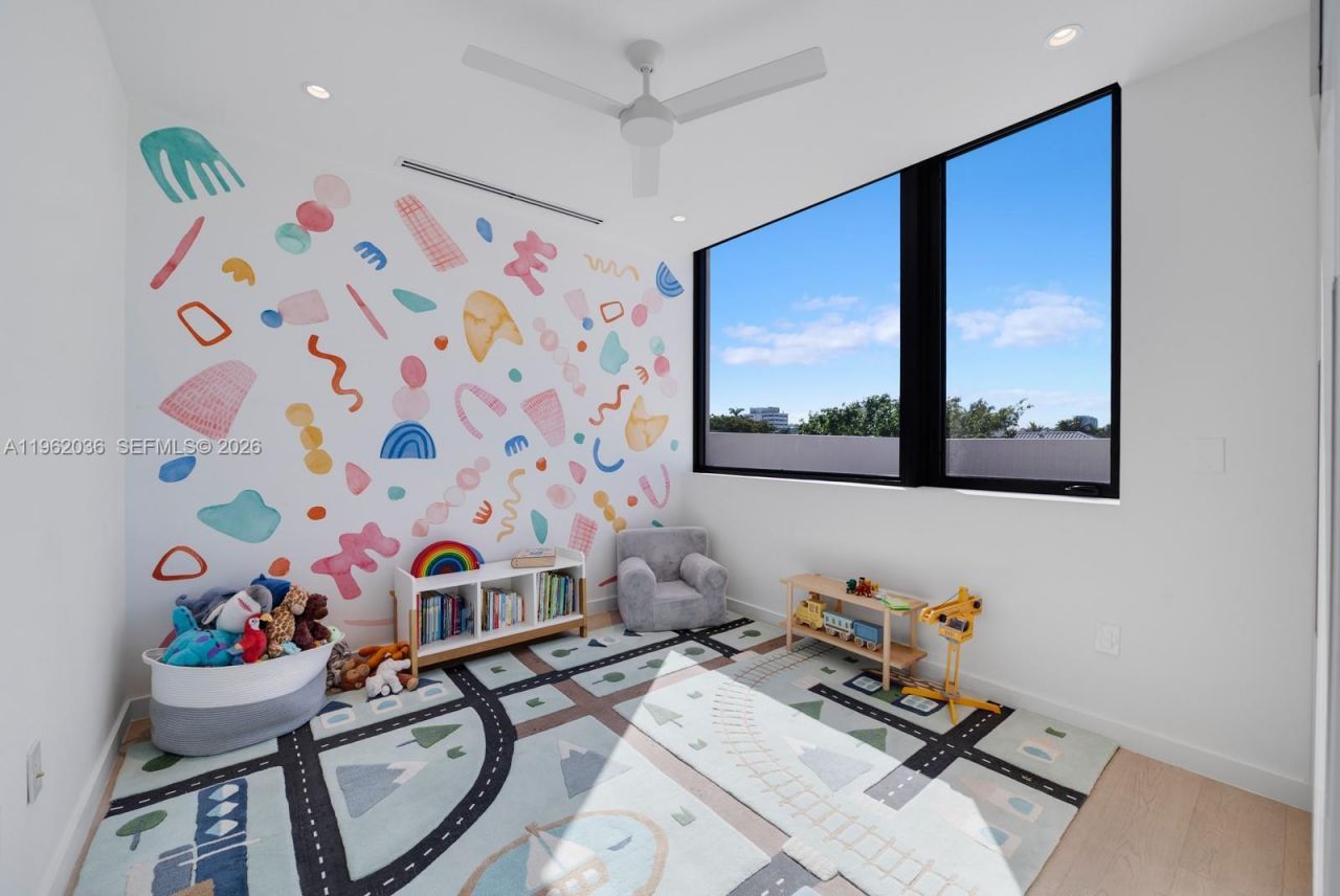 621 W 44th St , Miami Beach, FL 33140 Photo