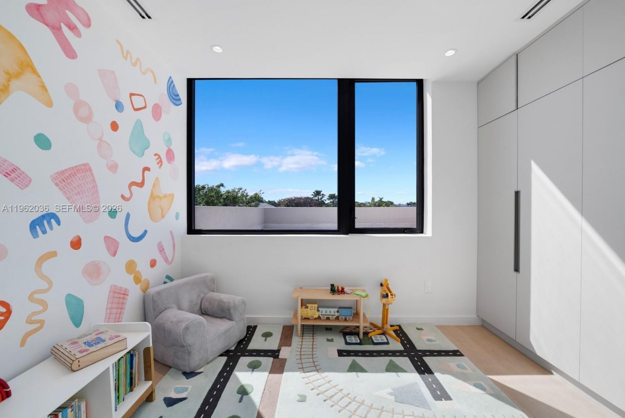 621 W 44th St , Miami Beach, FL 33140 Photo