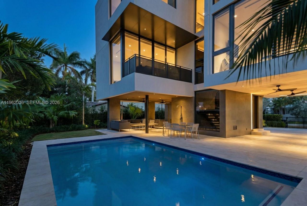 621 W 44th St , Miami Beach, FL 33140 Photo