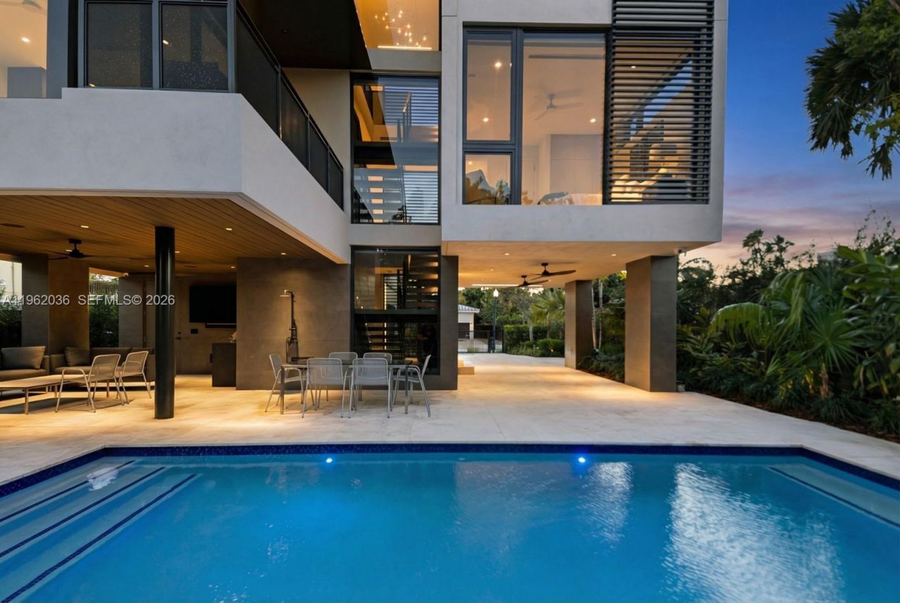 621 W 44th St , Miami Beach, FL 33140 Photo