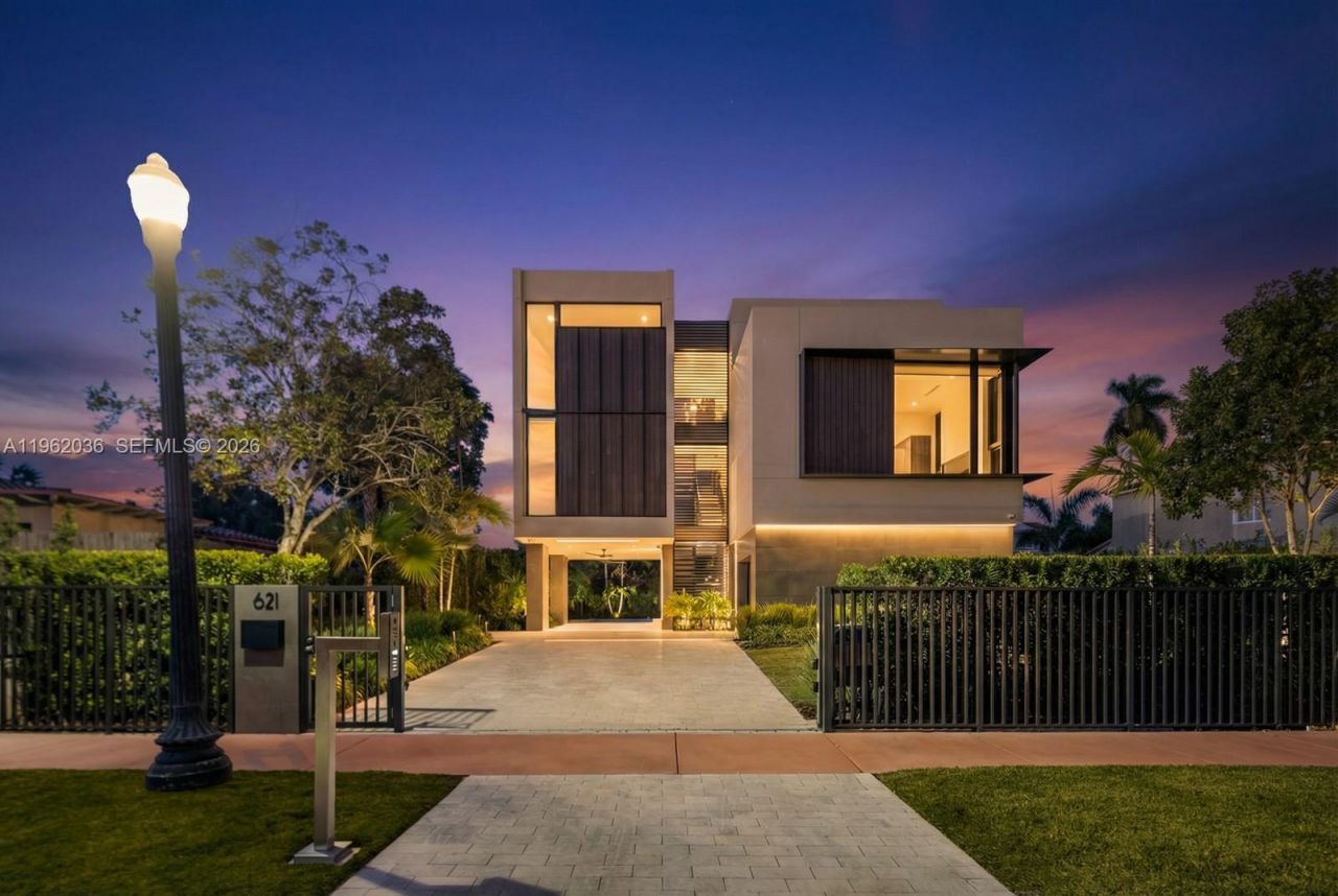 621 W 44th St , Miami Beach, FL 33140 Photo