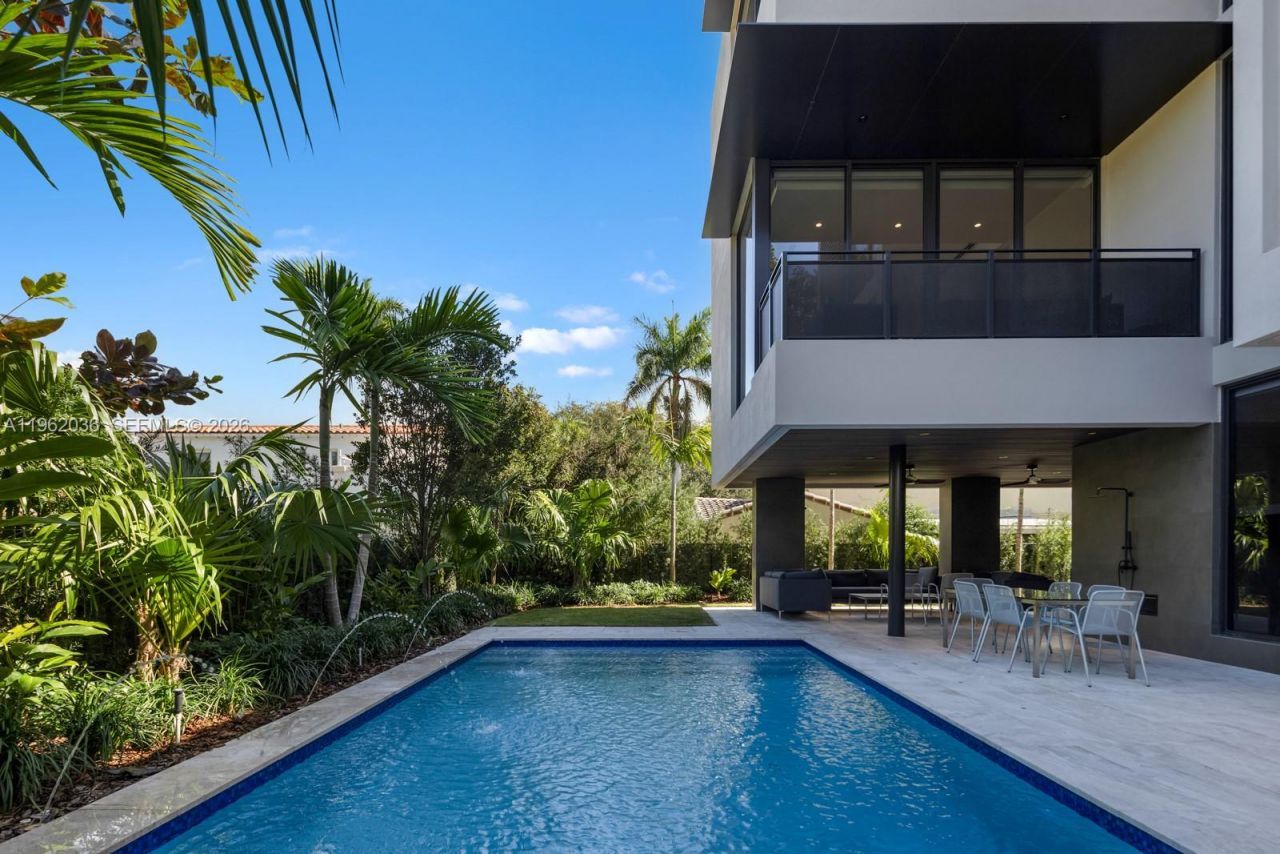 621 W 44th St , Miami Beach, FL 33140 Photo