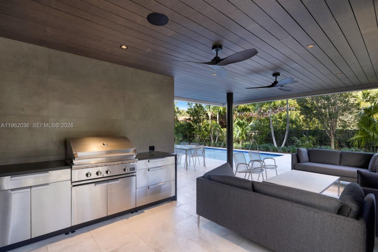 621 W 44th St , Miami Beach, FL 33140 Photo