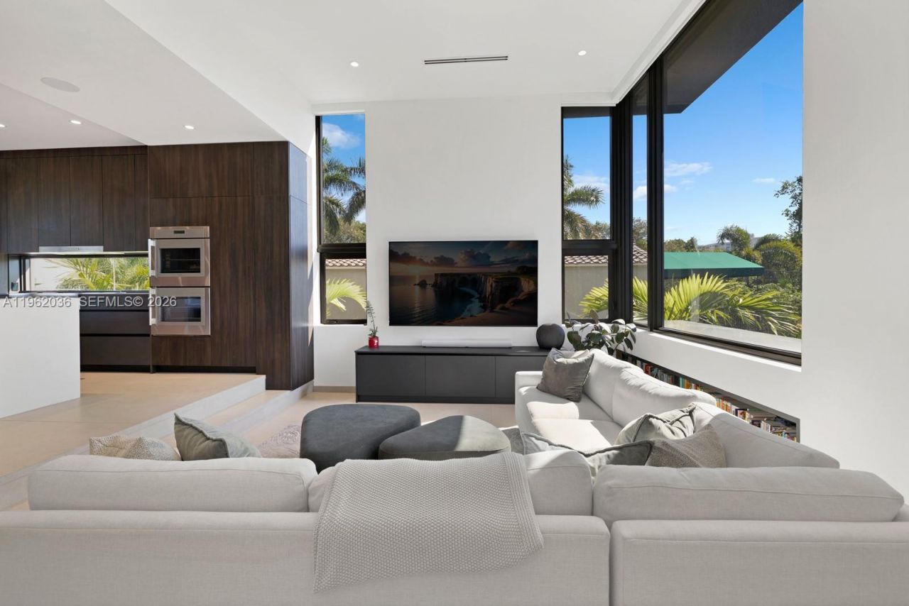 621 W 44th St , Miami Beach, FL 33140 Photo