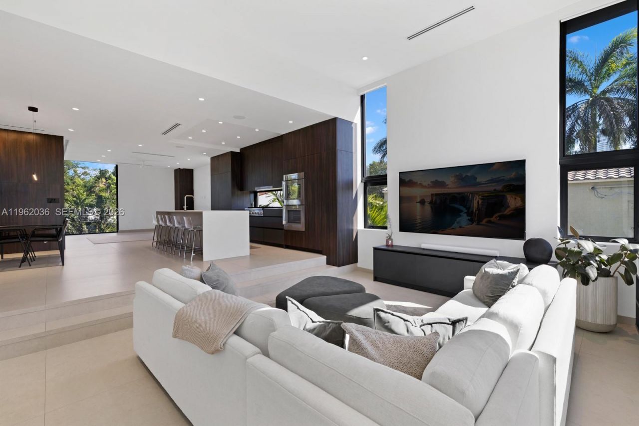 621 W 44th St , Miami Beach, FL 33140 Photo