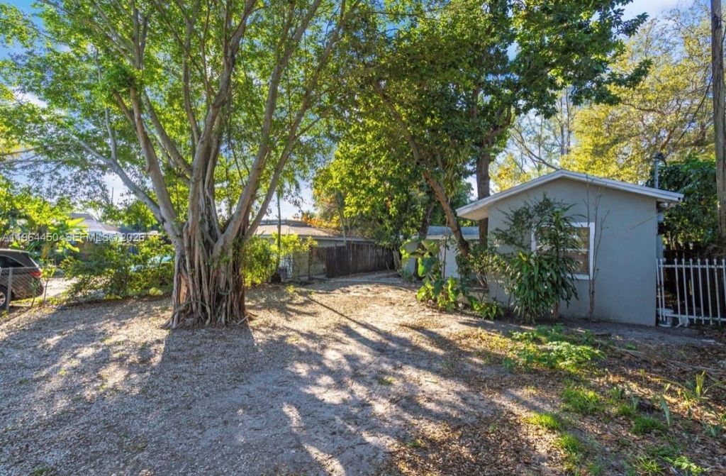 914 NW 80th St, Miami, FL 33150 Photo