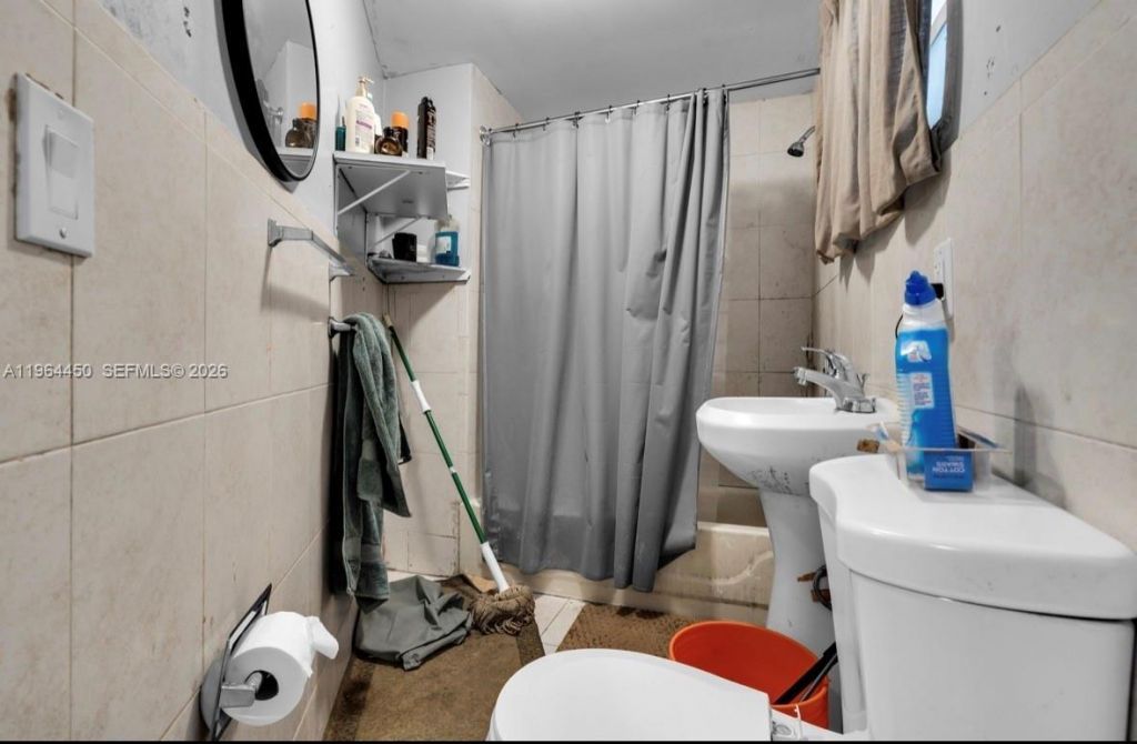 914 NW 80th St, Miami, FL 33150 Photo