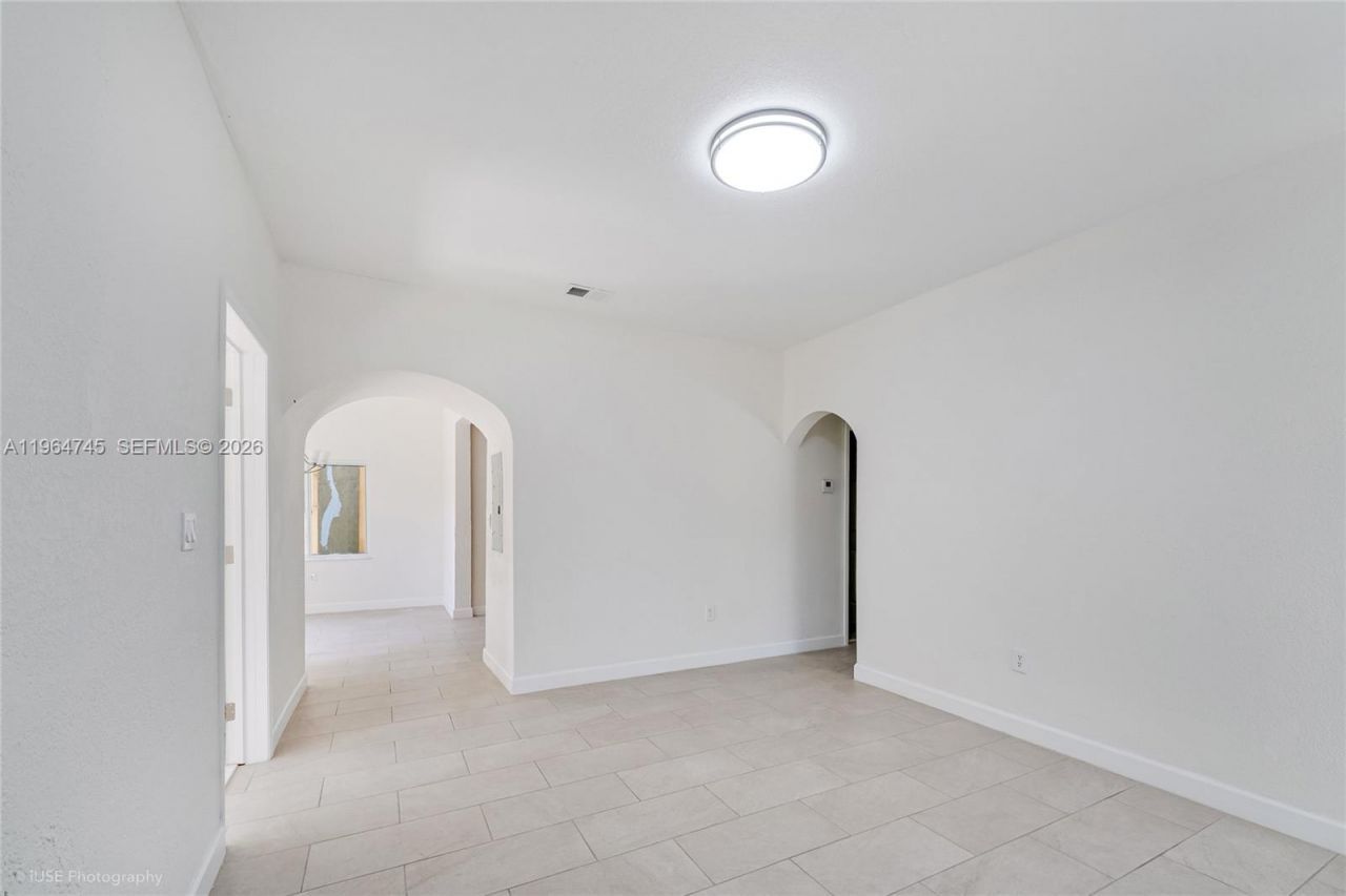 1139 NW 37th St, Miami, FL 33127 Photo