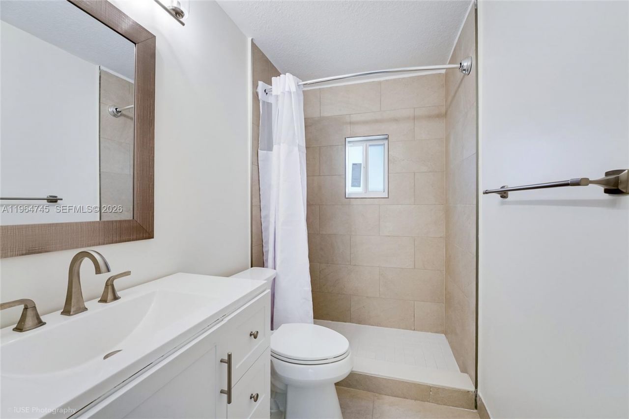 1139 NW 37th St, Miami, FL 33127 Photo