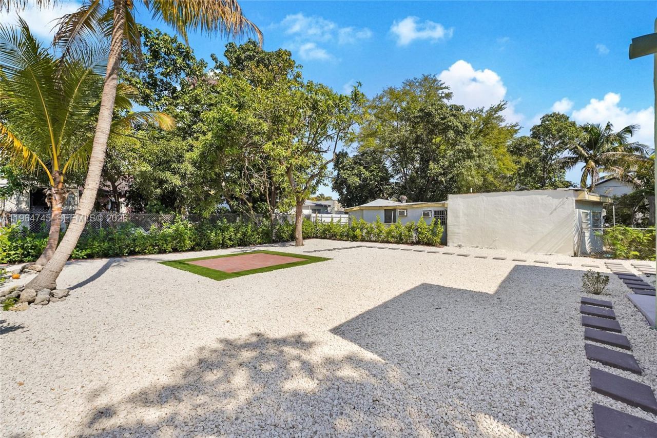 1139 NW 37th St, Miami, FL 33127 Photo