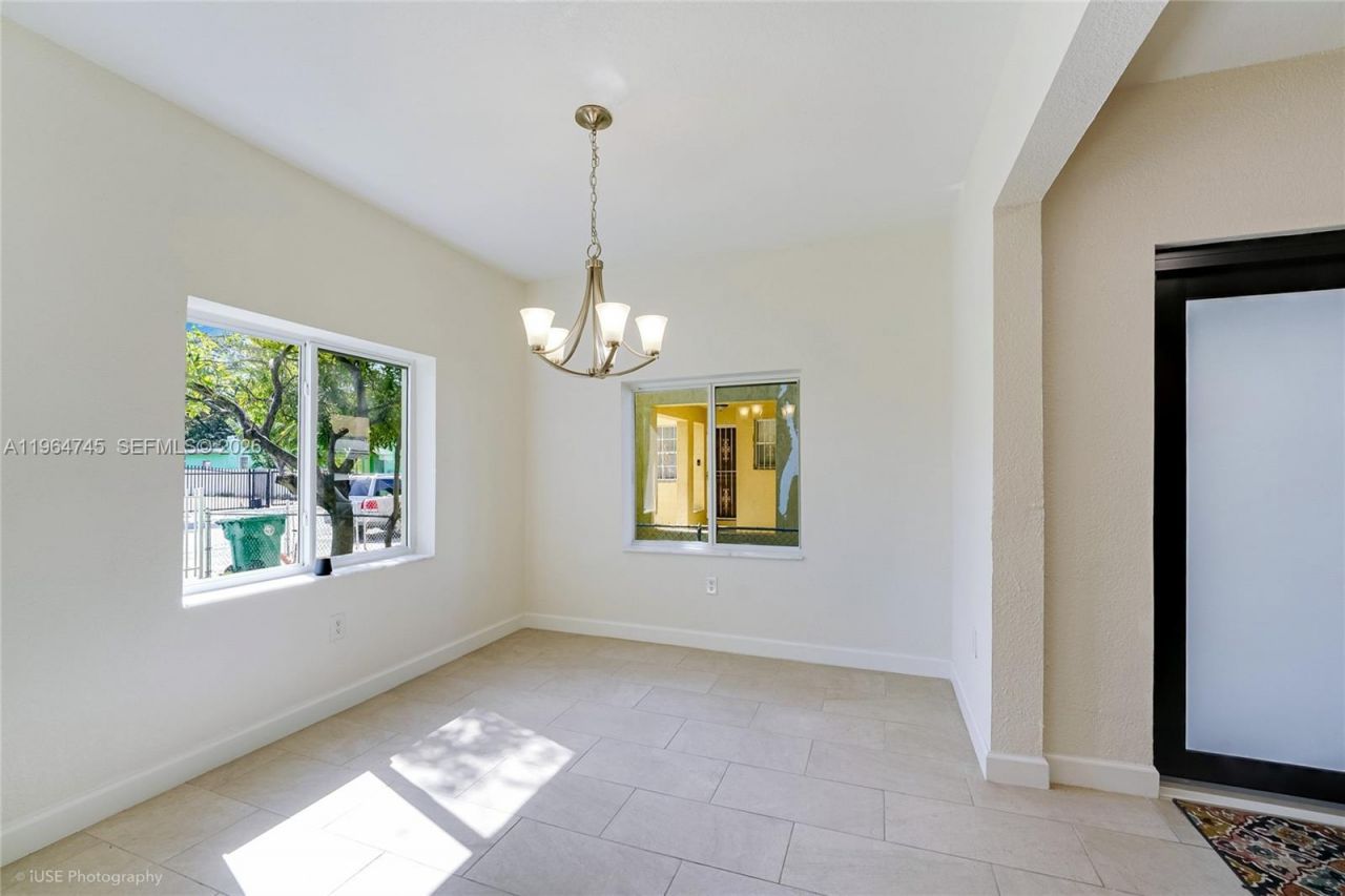 1139 NW 37th St, Miami, FL 33127 Photo