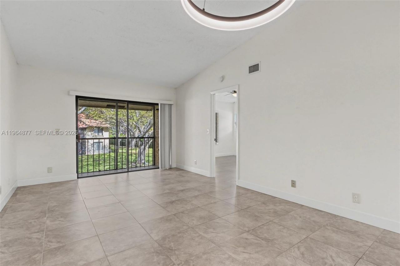 6551 Arleigh Ct , Unit 208, Boca Raton, FL 33433 Photo