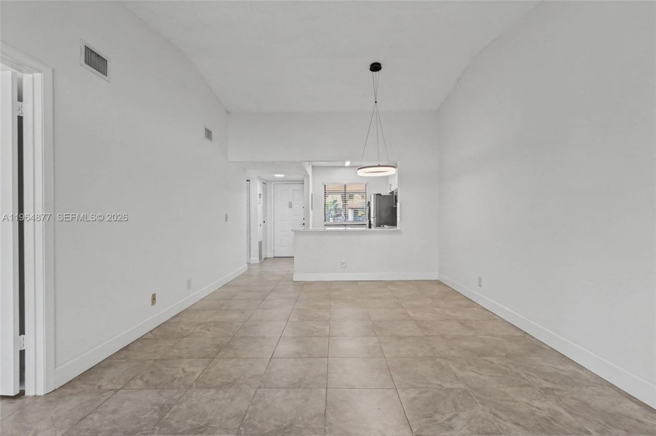 6551 Arleigh Ct , Unit 208, Boca Raton, FL 33433 Photo