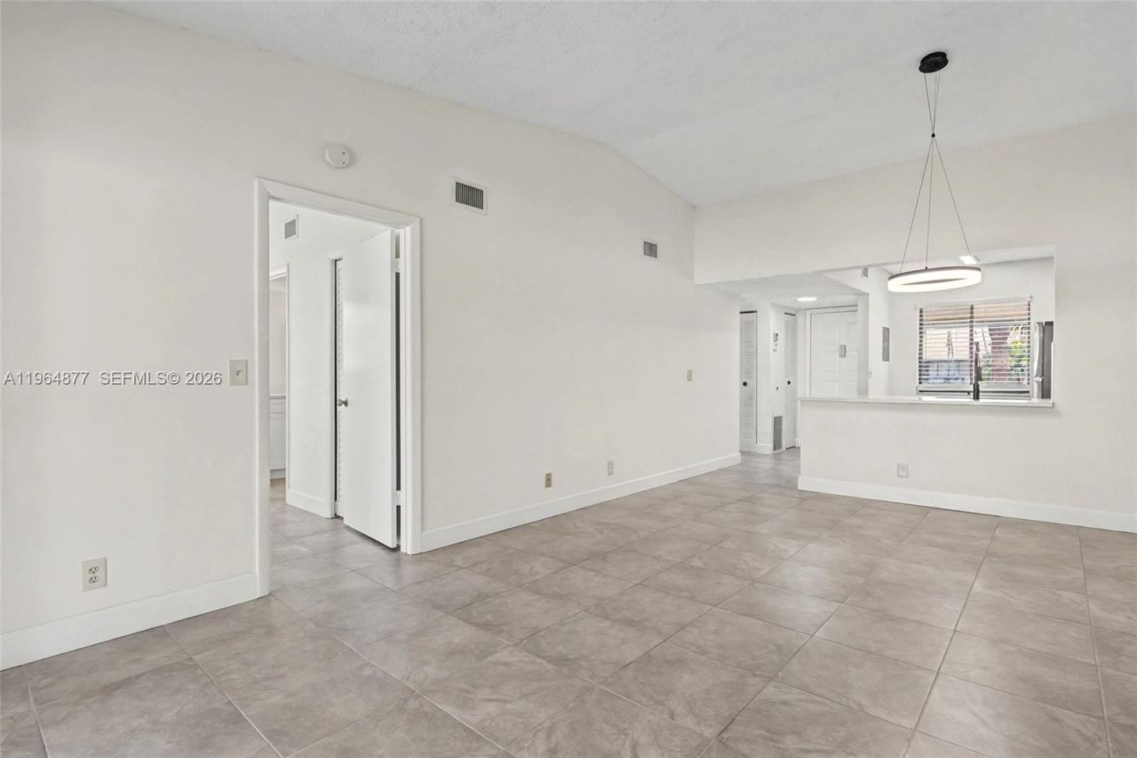 6551 Arleigh Ct , Unit 208, Boca Raton, FL 33433 Photo