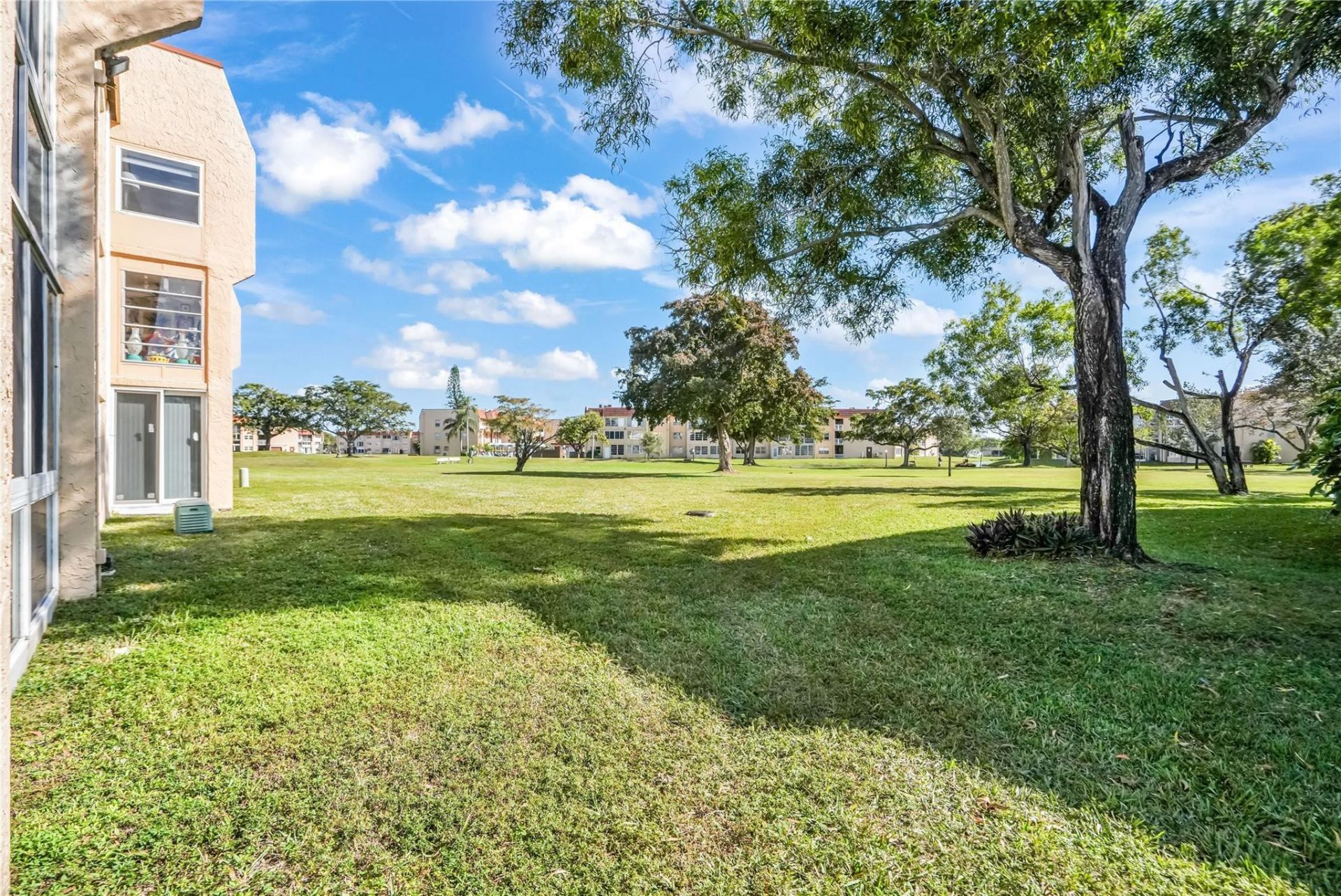 9300 Sunrise Lakes Boulevard, Unit 309, Sunrise, FL 33322 Photo