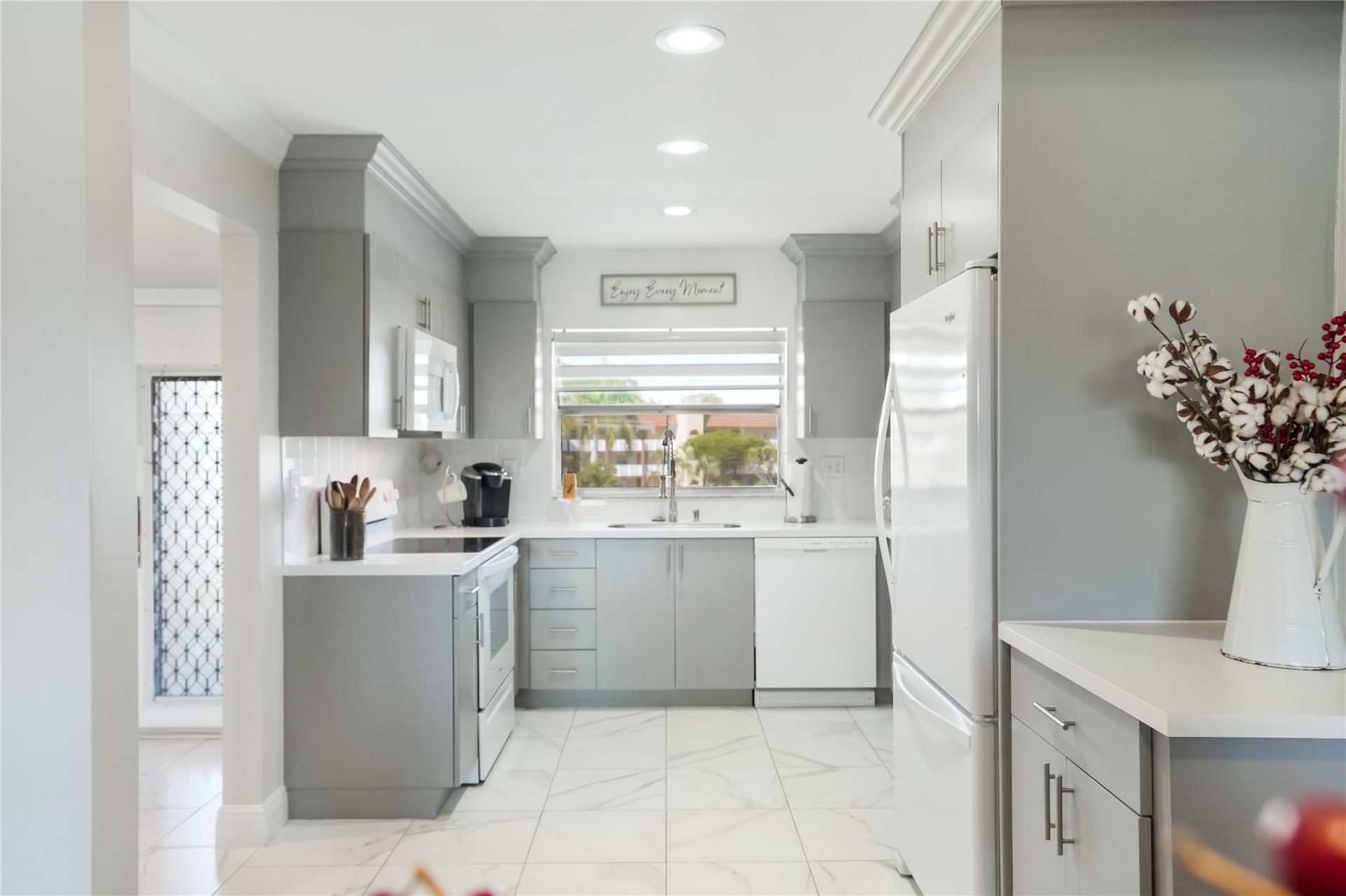 9300 Sunrise Lakes Boulevard, Unit 309, Sunrise, FL 33322 Photo