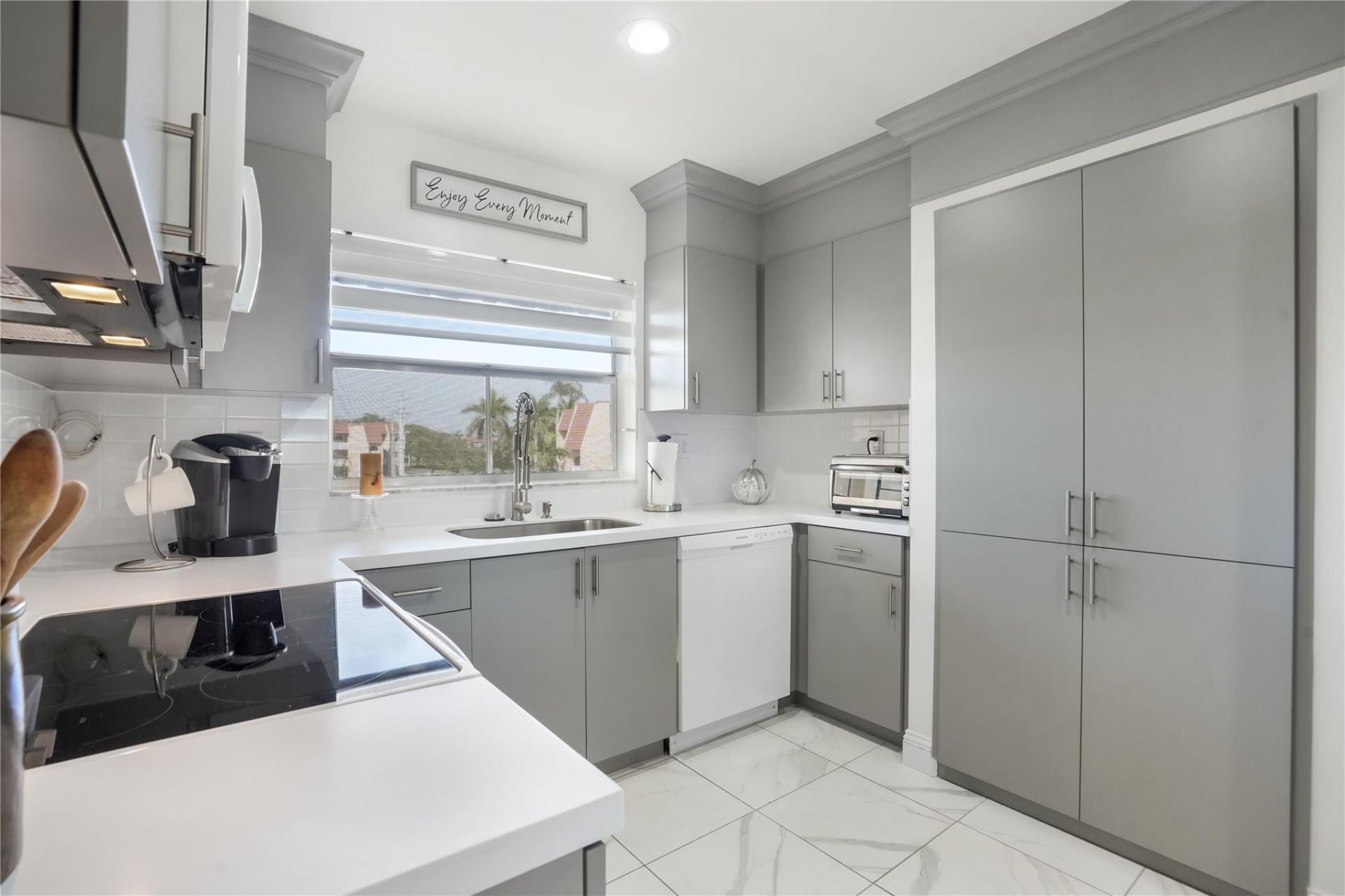 9300 Sunrise Lakes Boulevard, Unit 309, Sunrise, FL 33322 Photo