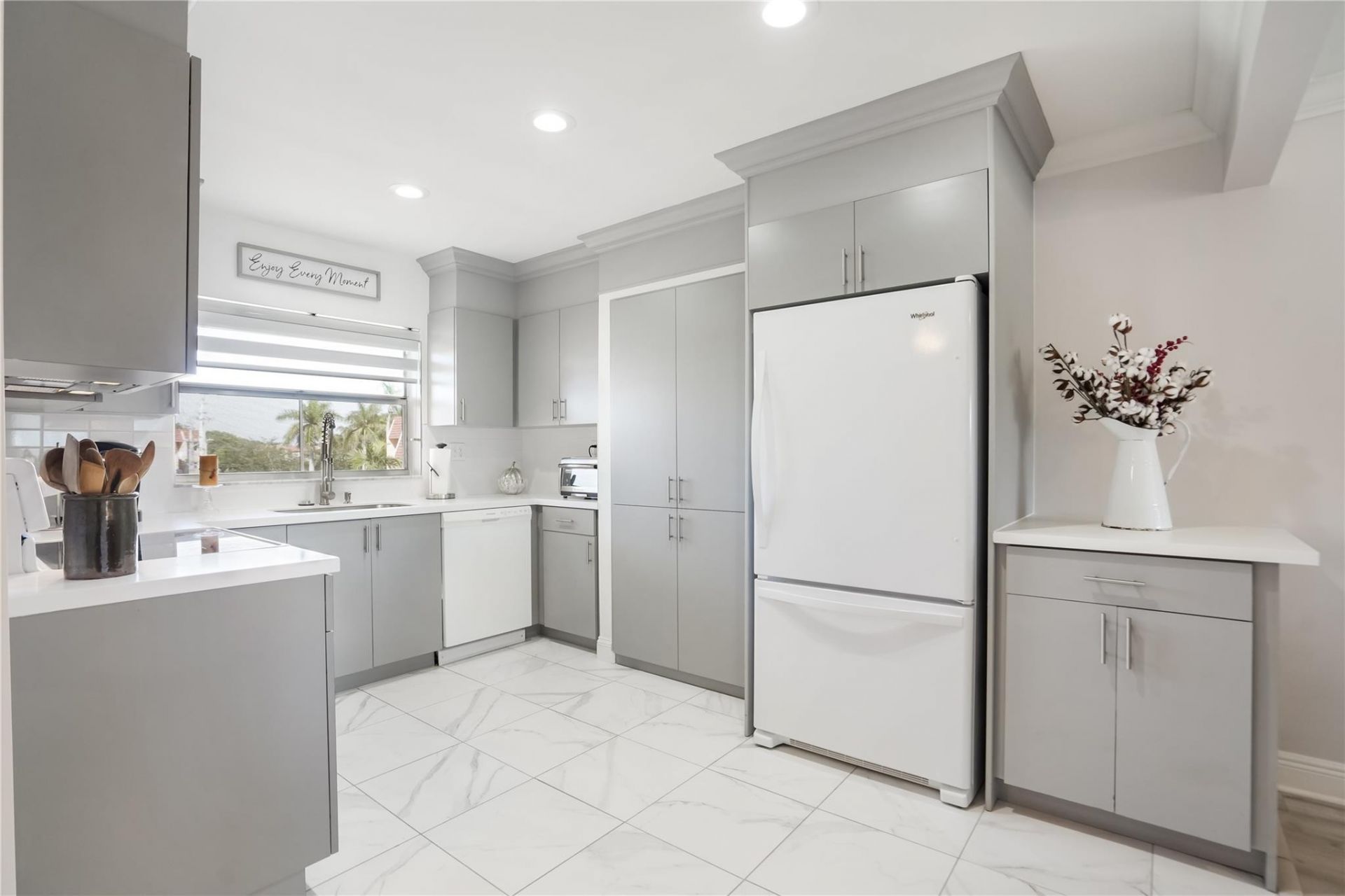 9300 Sunrise Lakes Boulevard, Unit 309, Sunrise, FL 33322 Photo