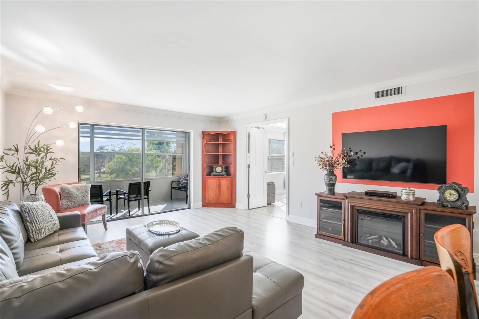 9300 Sunrise Lakes Boulevard, Unit 309, Sunrise, FL 33322 Photo