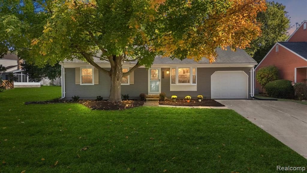 2066 Teaneck Circle, Wixom, MI 48393 Main Photo