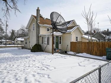 1002 S Shiawassee Street, Owosso, MI 48867