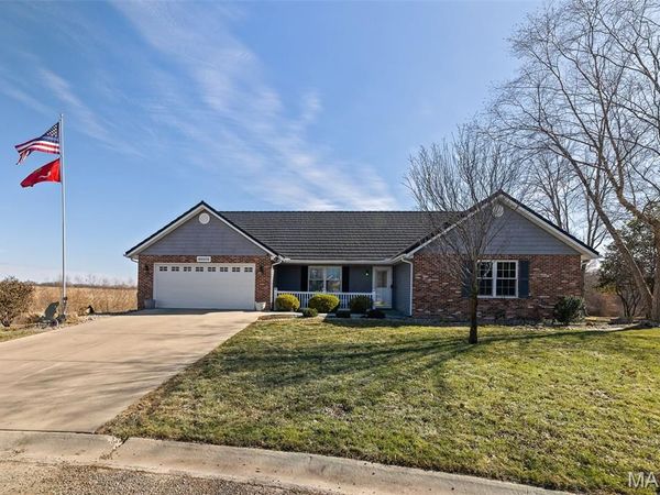 227 Suburban Drive, Smithton, IL 62285