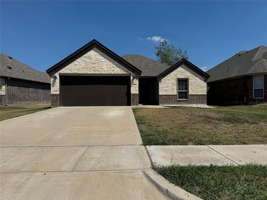8805 Kiowa Drive, Greenville, TX 75402 Main Photo
