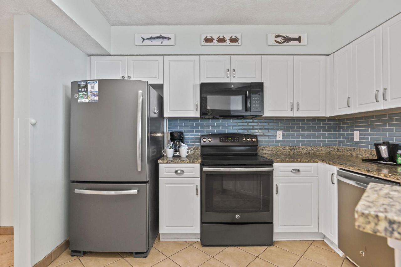 3000 N Ocean Blvd. Photo 15