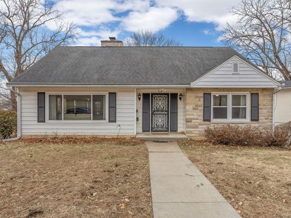 506 College Boulevard SW, Mt Vernon, IA 52314