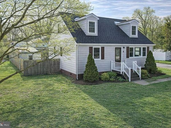 8 RIVIERA DRIVE, PENNSVILLE, NJ 08070