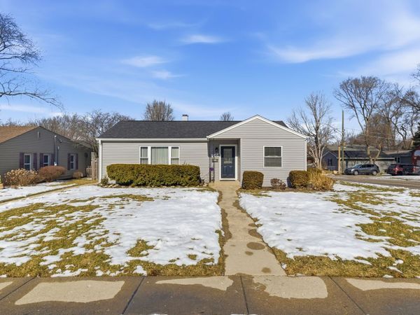 204 Woodlawn Drive, Mundelein, IL 60060