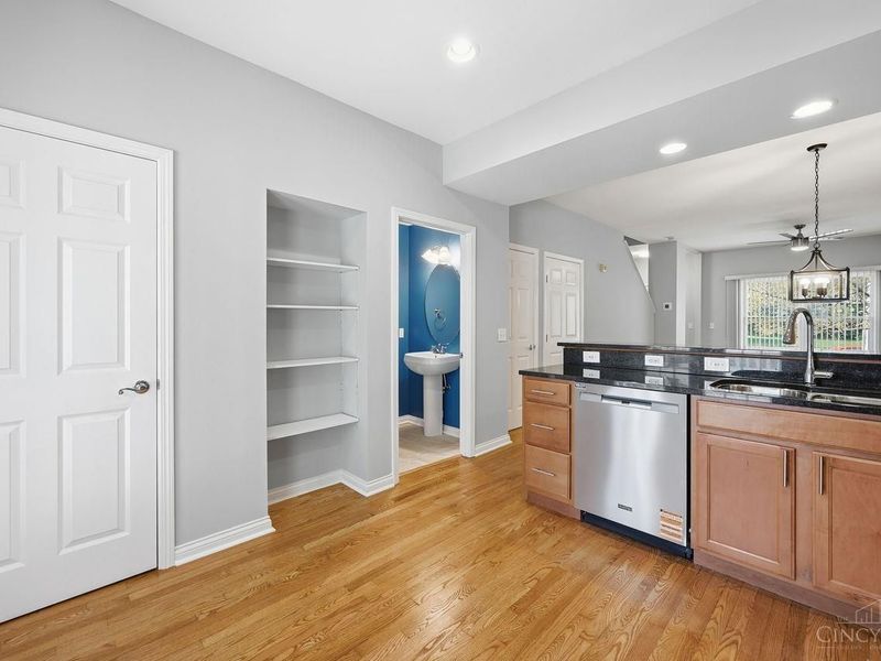 2530 Hackberry Street, Cincinnati, OH 45206 Photo 6
