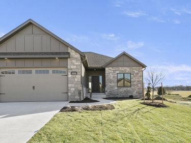 10009 Edgewater Lane, Lincoln, NE 68527