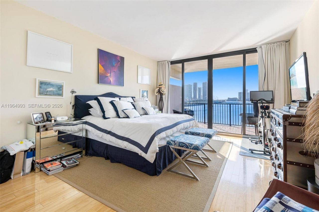 1000 Venetian Way, Unit 606, Miami, FL 33139 Photo