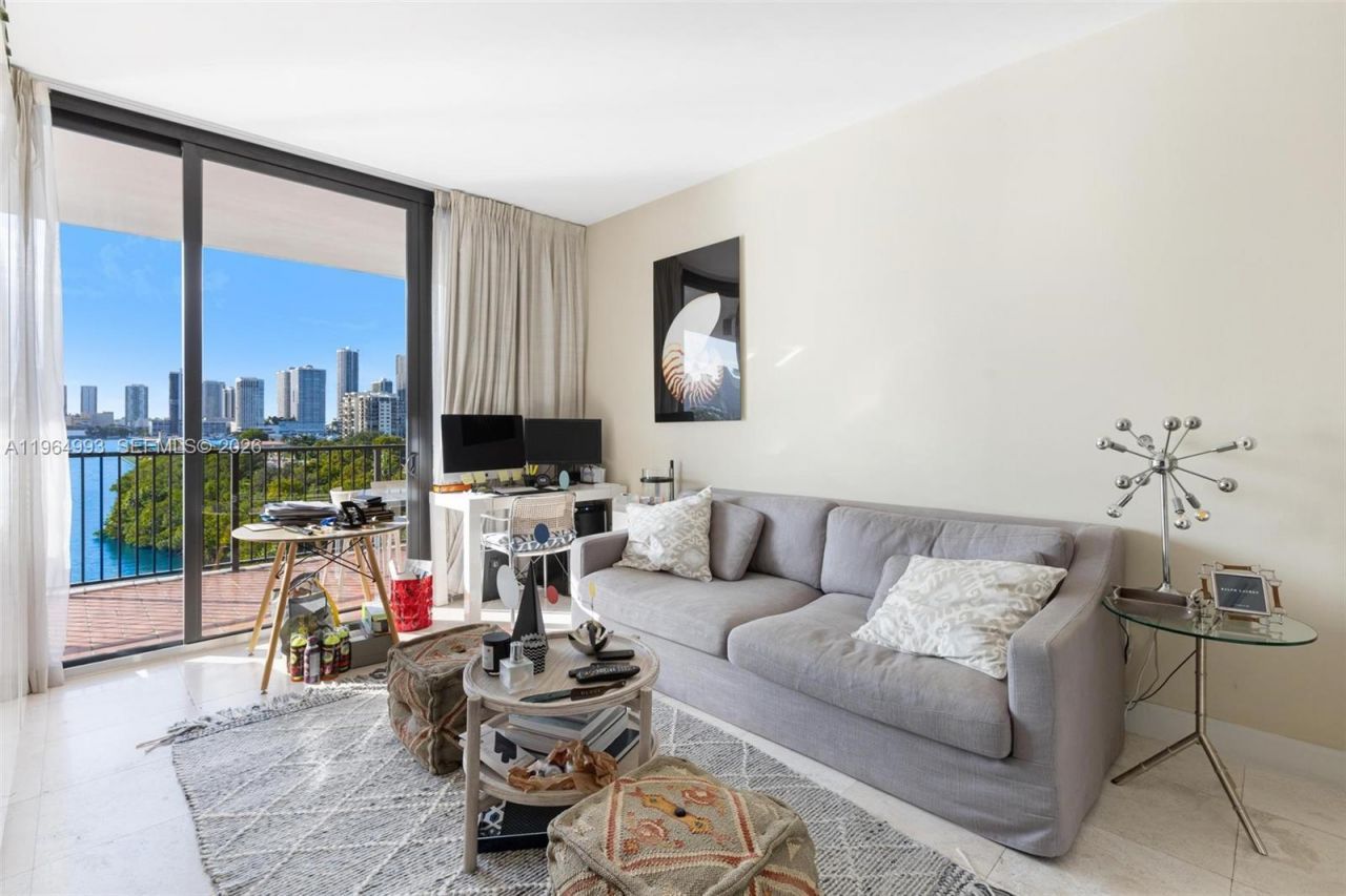 1000 Venetian Way, Unit 606, Miami, FL 33139 Photo