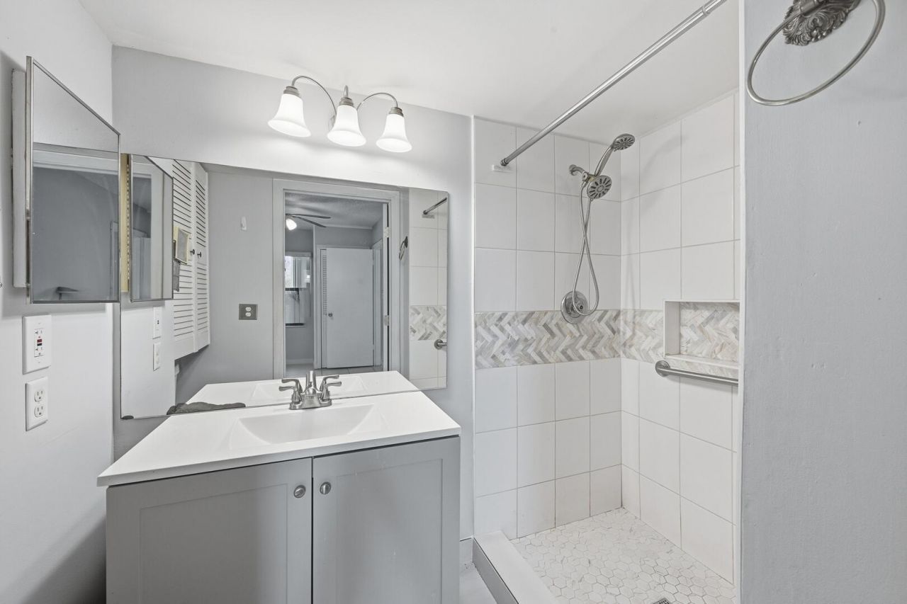 7142 Golf Colony Court, Unit 102, Lake Worth, FL 33467 Photo