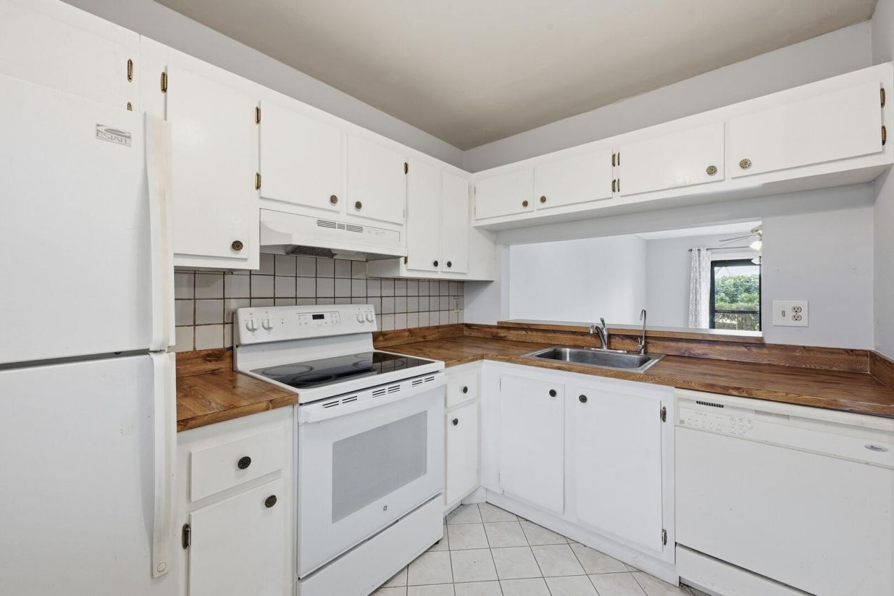 7142 Golf Colony Court, Unit 102, Lake Worth, FL 33467 Photo