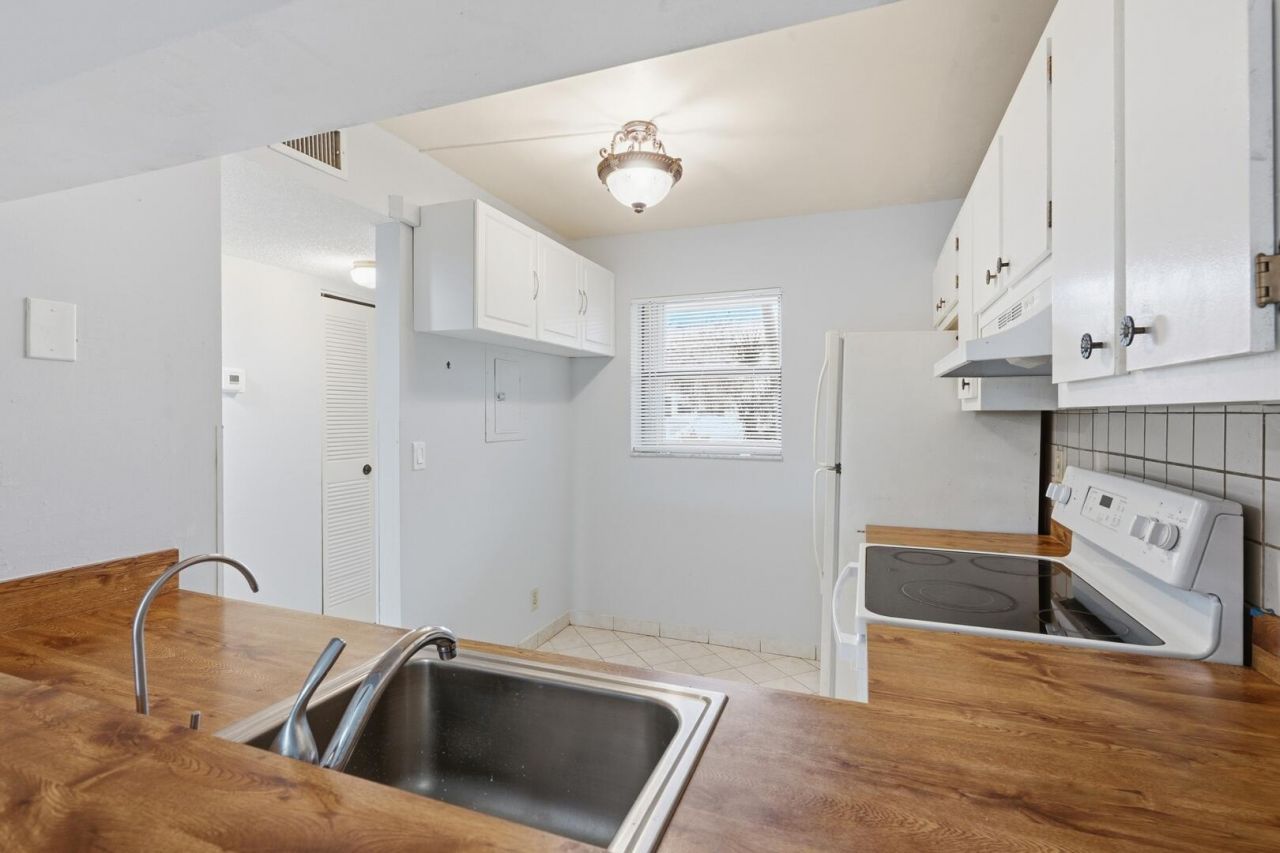 7142 Golf Colony Court, Unit 102, Lake Worth, FL 33467 Photo