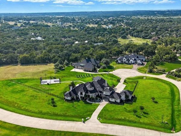 811 Noble Champions Way, Bartonville, TX 76226