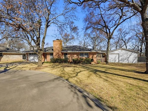 209 Modoc Trail, Lake Kiowa, TX 76240