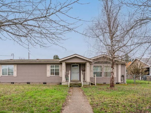 21 Nandina St, Sweet Home, OR 97386