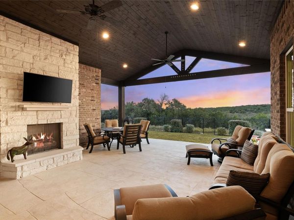 479 Crosswater LN, Dripping Springs, TX 78620