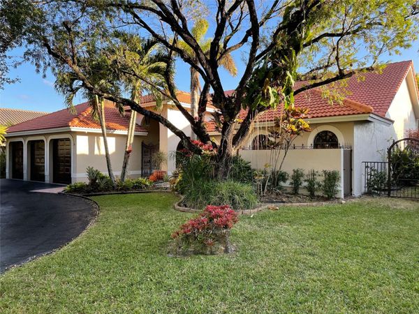8472 NW 52nd Pl, Coral Springs, FL 33067